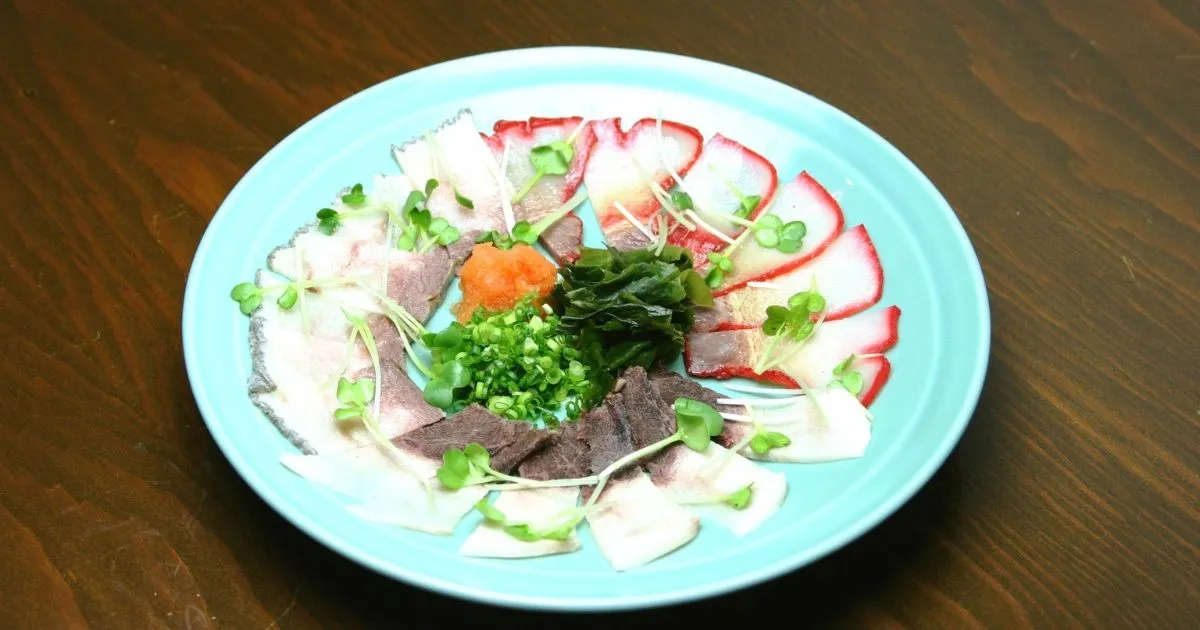 鯨料理「くじら3点盛」二人前